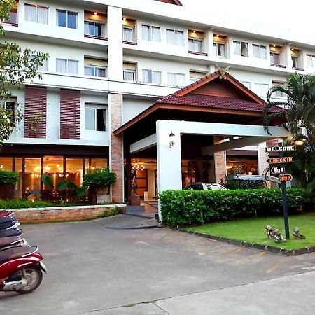 Nana Buri Hotel Chumphon Zewnętrze zdjęcie
