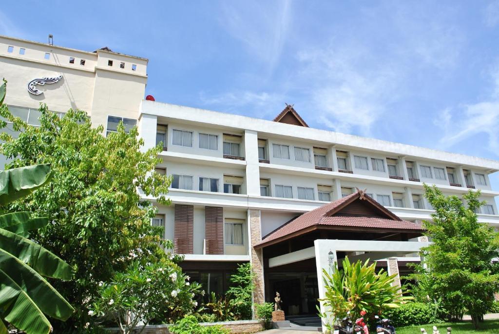 Nana Buri Hotel Chumphon Zewnętrze zdjęcie