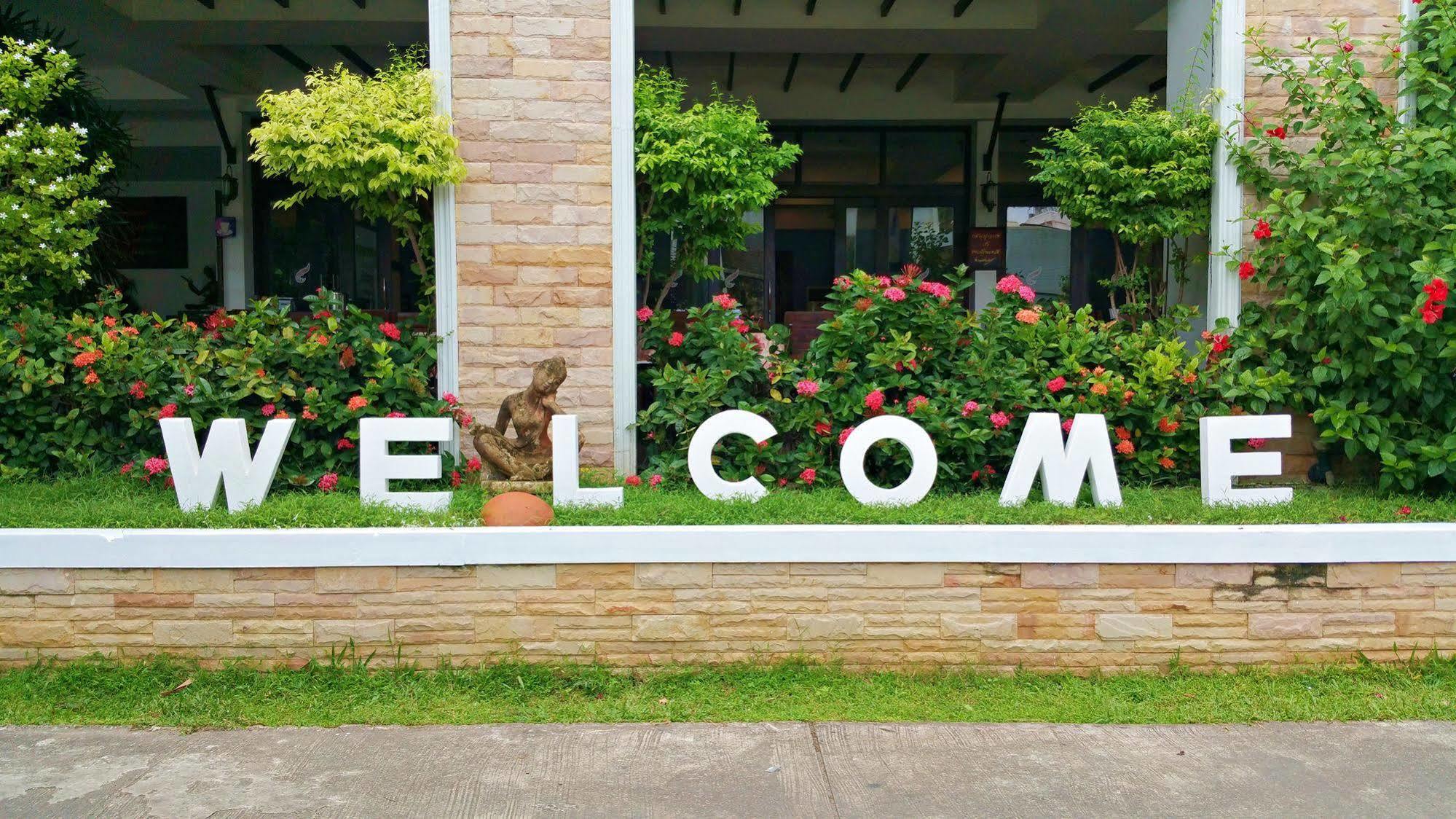 Nana Buri Hotel Chumphon Zewnętrze zdjęcie