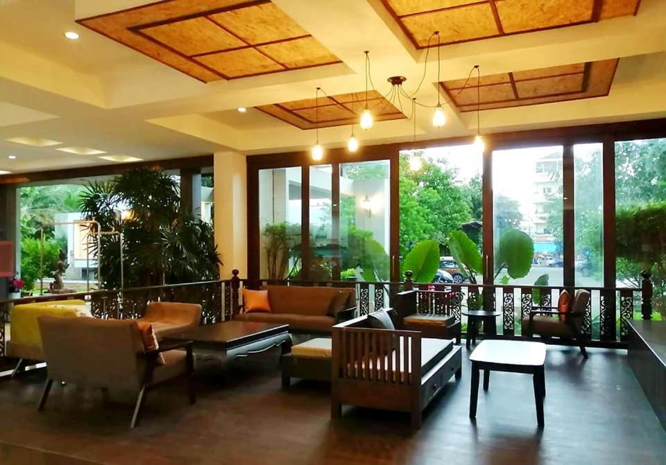Nana Buri Hotel Chumphon Zewnętrze zdjęcie