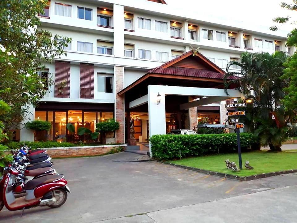 Nana Buri Hotel Chumphon Zewnętrze zdjęcie