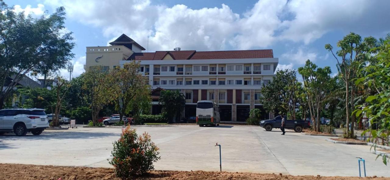 Nana Buri Hotel Chumphon Zewnętrze zdjęcie